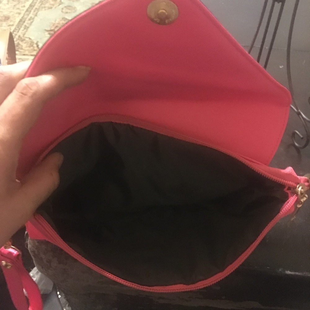 Clutch - Picture 2 of 2